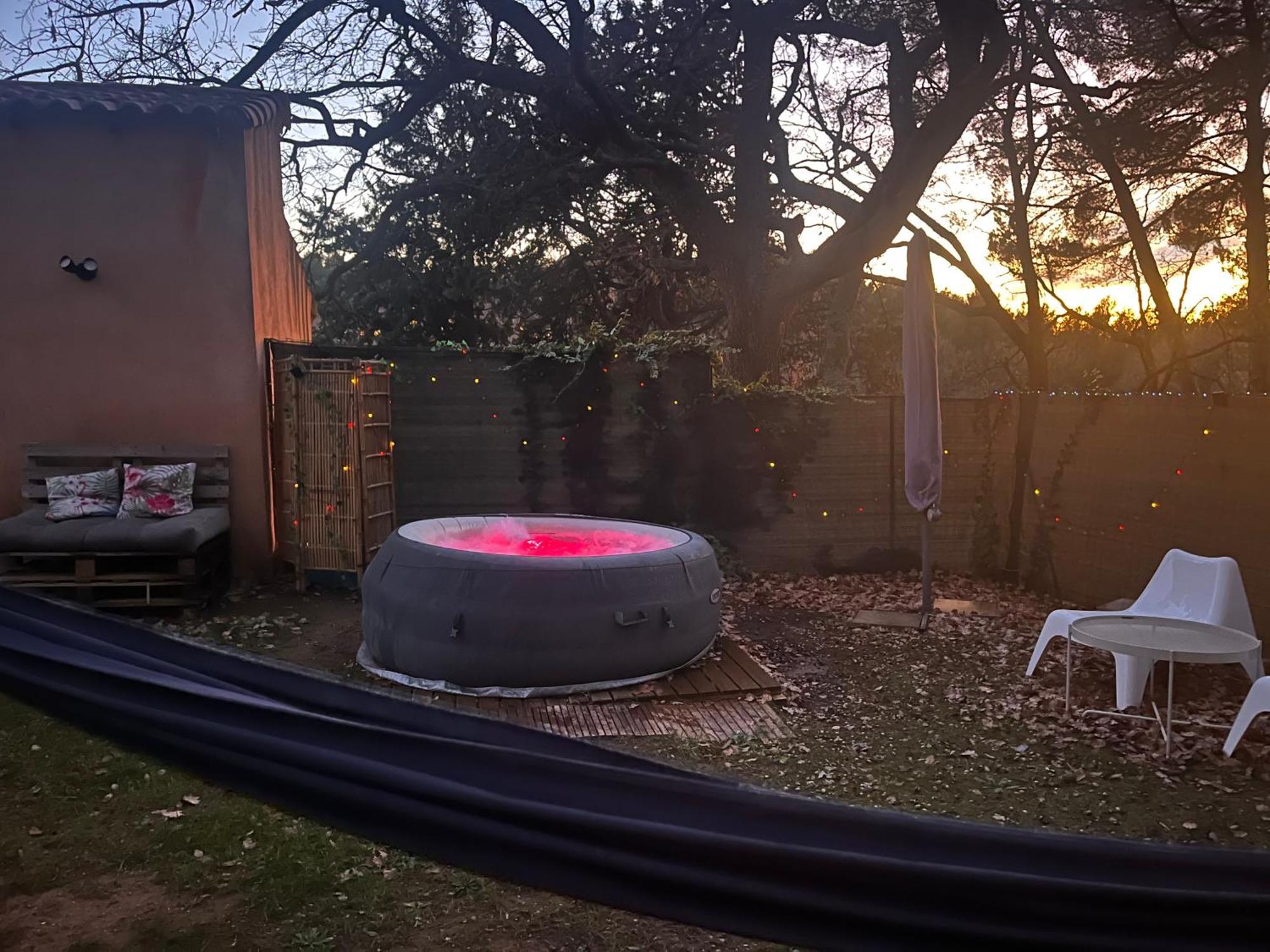 Maison Provencale Au Calme De La Campagne Avec Jacuzzi Aix-en-Provence Exterior photo